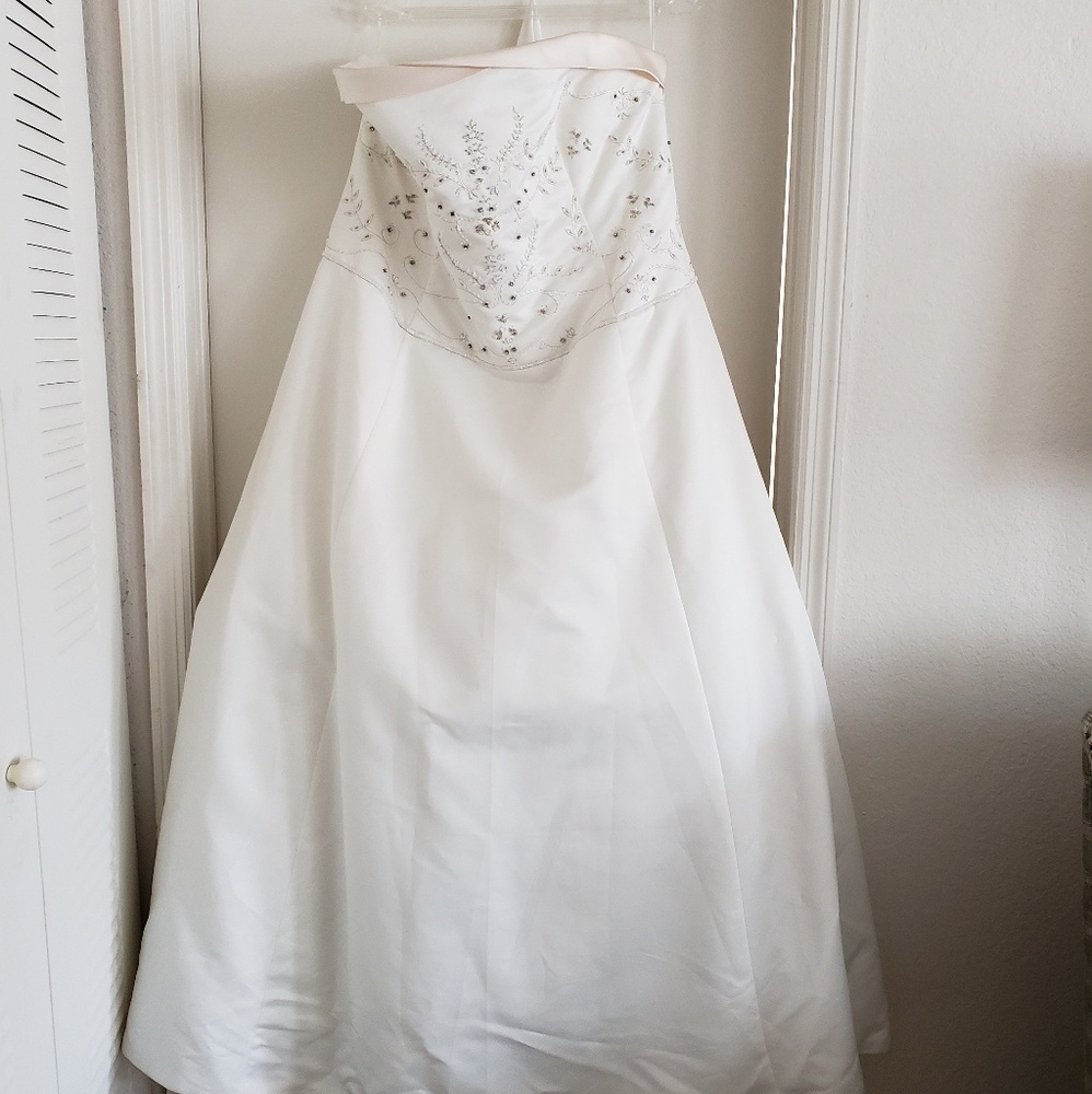 Plus size wedding gown